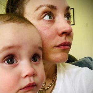 So ähnlich sehen sich Kaley Cuoco und ihre Tochter Matilda