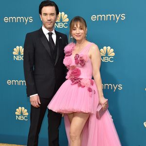 Kaley Cuoco und Tom Pelphrey geben Red-Carpet-Debüt als Paar