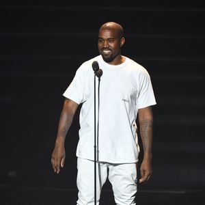 Rapper Kanye West ist jetzt zum Christentum konvertiert!