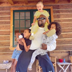 Während Kims Rom-Reise: Kanye West urlaubt mit den Kindern!