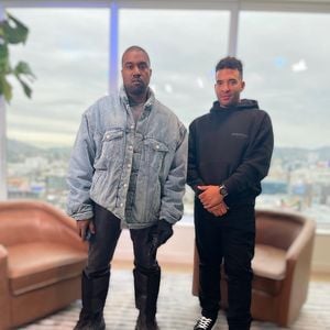 Er erklärte die Queen für tot! Das ist Kanyes neuer Manager