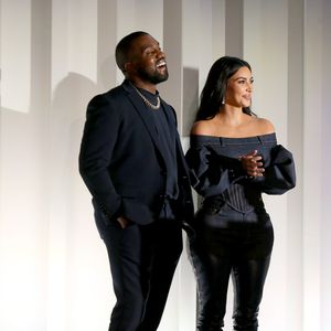 Nach Scheidungsgerüchten: Kanye und Kim küssen sich in Clip
