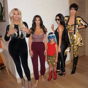 Legendäres Familienbild: Die Kardashians feiern Staffel-Ende