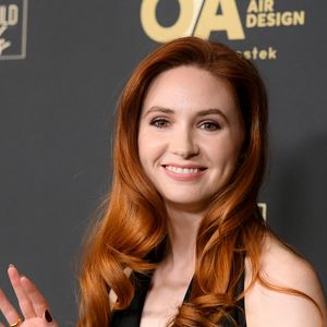 Mit Buggy unterwegs: Karen Gillans Baby ist wohl schon da