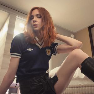 Karen Gillan landete nach der WM-Pleite im falschen Fanbus
