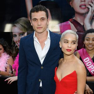 Mutiger Look: Zoe Kravitz lässt ihre nackte Brust blitzen