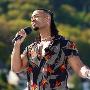 "Der beste Sänger": DSDS-Kandidat Karl bekommt goldene CD