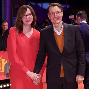 Karl Lauterbach posiert erstmals mit Freundin auf Red Carpet