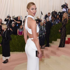 Bereit für VS-Catwalk: Karlie Kloss mit Killer-Bauchmuskeln!