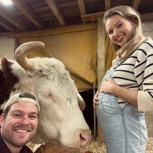 Mini-Babybauch: Kassandra Clementi ist erstmals schwanger