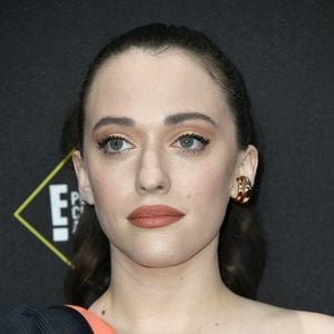 Kat Dennings' Vater starb nur einen Monat vor ihrer Hochzeit