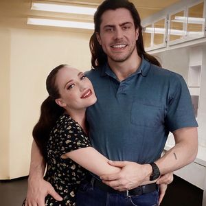 Kat Dennings und ihr Partner verlobten sich gleichzeitig!