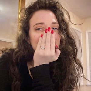 "2 Broke Girls"-Star Kat Dennings mit Rockstarfreund verlobt