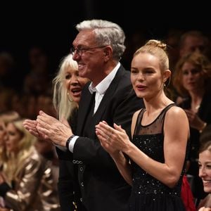 Lindsay Lohan stürmt Iggy Pop Konzert!