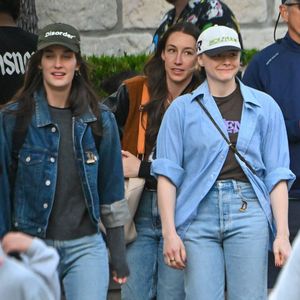 Verlobt? Chloë Moretz und Freundin tragen die gleichen Ringe