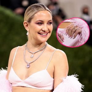Nach Verlobung: Kate Hudson präsentiert Ring bei Met Gala