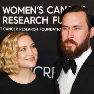 Mit Baby on Board: Kate Hudson & Danny beim entspannten Walk