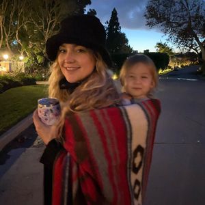Huckepack: Kate Hudson teilt süßes Foto mit ihrer Tochter