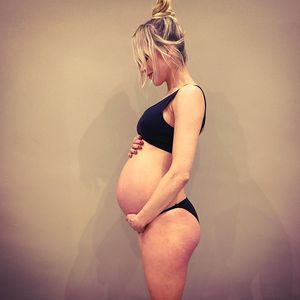 30. Woche: Kate Lawler zeigt ihren Babybauch in Unterwäsche