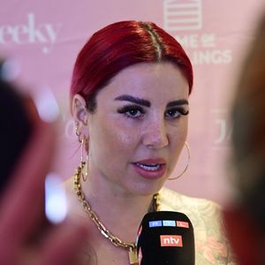 "Begafft und belästigt": Kate Merlan erhebt schwere Vorwürfe