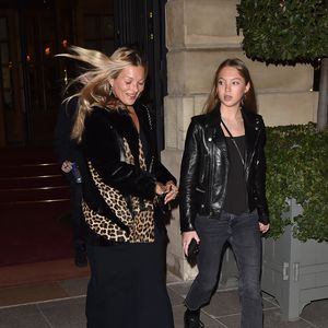 Hübsch wie die Mama! Kate & Lila Moss flanieren durch Paris