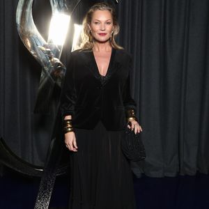 Kate Moss feiert ihren 51. Geburtstag mit einer Partytour