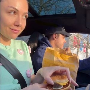 Kondom im Burger: Katharina Eisenblut prankt ihren Dominic