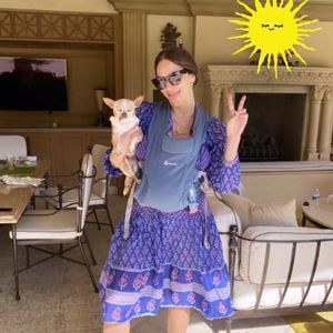 Witzig: Katharine McPhee posiert mit Baby und Chihuahua