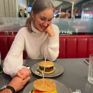 Kevin stolz: Kathi Wagener konnte ihren ersten Burger essen