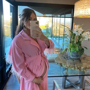 Ein Traum in Pink: Katharine McPhee zeigt ihren Babybauch