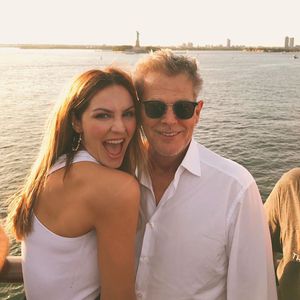 David nun doppelt so alt: Kat McPhee (35) feiert Gatten (70)