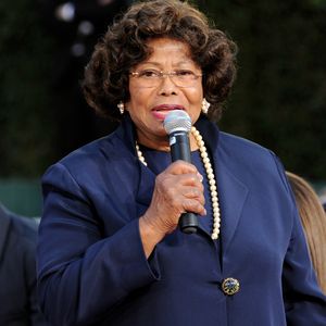 Jahrelang misshandelt: Oma Jackson wirft ihren Neffen raus!