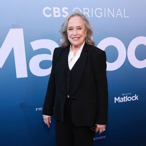 Wow: Kathy Bates zeigt erschlankte Figur in schwarzem Anzug