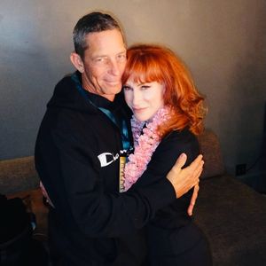 Kathy Griffin (65) macht ihre neue Liebe im Netz öffentlich