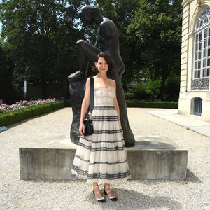 Gequetschtes Dekolleté: Ging's noch enger, Katie Holmes?