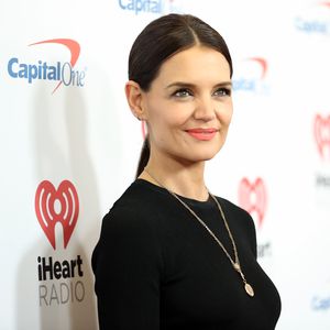 Katie Holmes: Spitzen-Comeback im Overall!