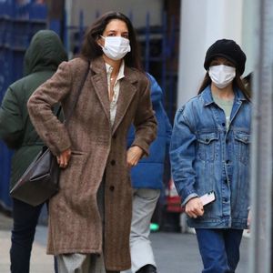 Erkannt? So groß ist Katie Holmes Tochter Suri inzwischen