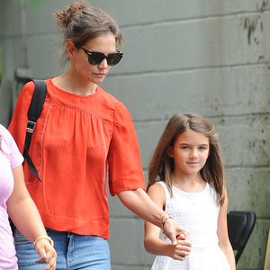 Katie Holmes hält Hollywood raus: Suri soll Kind sein dürfen