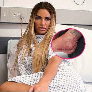 Schreit vor Schmerz: Katie Price' OP-Fäden werden gezogen