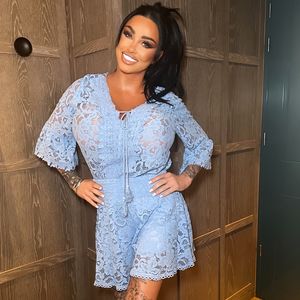 Katie Price verteidigt Luxusurlaub während Gerichtsverfahren