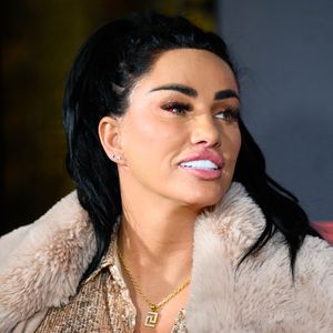 Katie Price wurde am Flughafen wegen ihrer OPs nicht erkannt