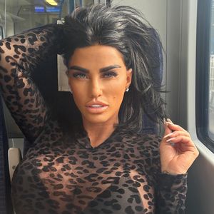 Katie Price zeigt sich erstmals nach neuen Beauty-Eingriffen