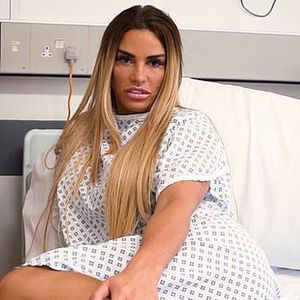Nach Fußbrüchen: Katie Price beantragt Behindertenausweis