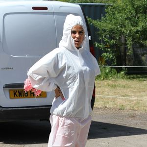 Schräger Look: Putzt It-Girl Katie Price so ihr Messie-Haus?
