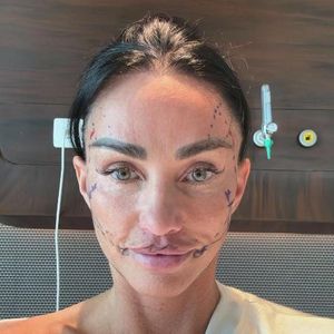 Katie Price' Gesichtserkennung versagt nach Facelifting