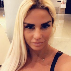 Katie Price in Panik: Narben eitern nach Beauty-Eingriff!