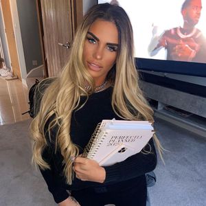 Neuer Versuch: Katie Price feiert ihr Comeback als Sängerin