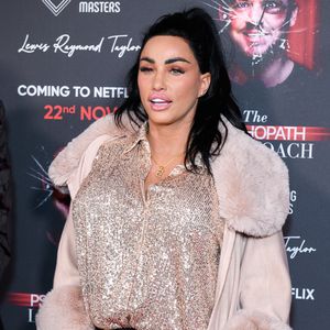 Knöchel verletzt: Katie Price im Rollstuhl im Zypern-Urlaub