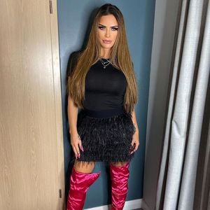 Katie Price hat nur zwei ihrer zwölf Brust-OPs bezahlt