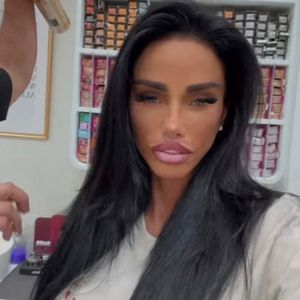 Krise? Katie Price fliegt vorerst nicht zu Lee nach Dubai